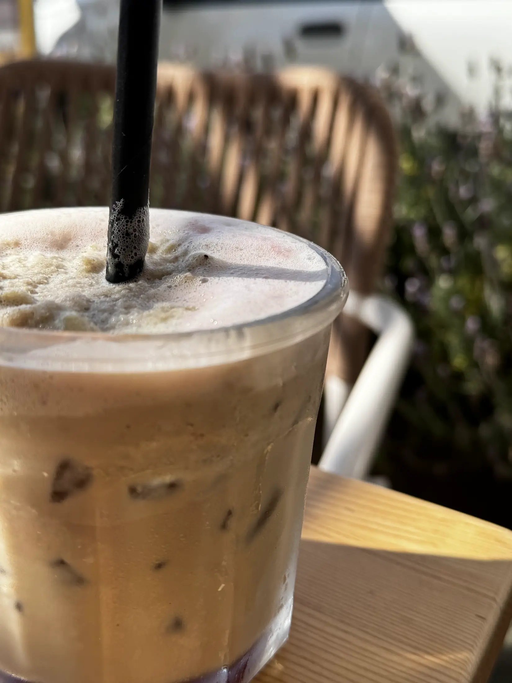 Iced coffee con leche en la terraza de Fresh Ibiza